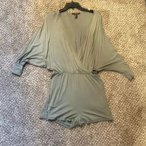 Olive green 3/4 sleeve shorts romper. SIZE M.